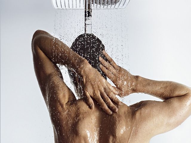 Холодный душ для облегчения похмельного синдрома
