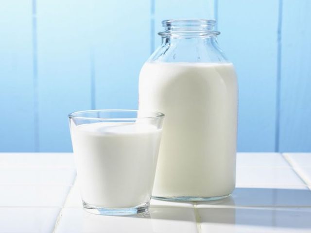 молоко для насыщения организма витаминами и минералами