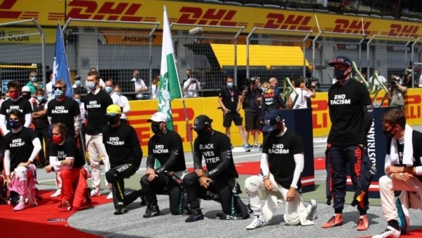 Квят снова не встал на колено и взял 1-е очко за «АльфаТаури», «Феррари» столкнулись и сошли. 2-я гонка сезона-2020 Квят снова не встал на колено и взял 1-е очко за «АльфаТаури», «Феррари» столкнулись и сошли. 2-я гонка сезона-2020