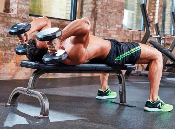 Французский жим лежа с гантелями Французский жим лежа с гантелями